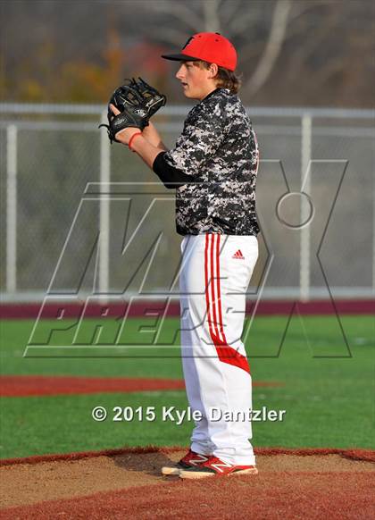 Thumbnail 3 in Mineral Wells vs Alvarado (Bowie Invitational) photogallery.