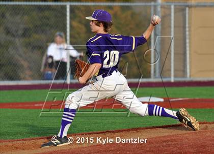 Thumbnail 3 in Mineral Wells vs Alvarado (Bowie Invitational) photogallery.