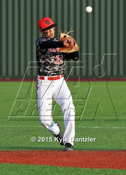 Thumbnail 2 in Mineral Wells vs Alvarado (Bowie Invitational) photogallery.