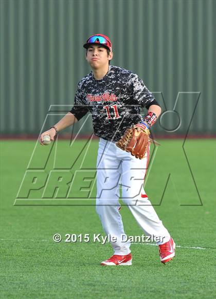 Thumbnail 3 in Mineral Wells vs Alvarado (Bowie Invitational) photogallery.