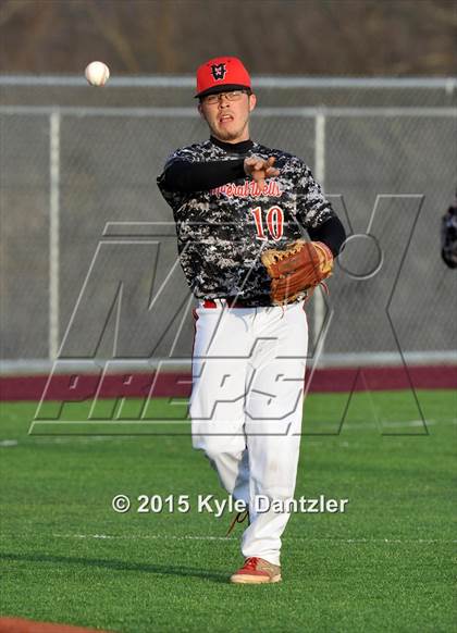 Thumbnail 3 in Mineral Wells vs Alvarado (Bowie Invitational) photogallery.