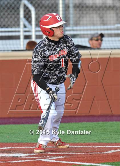 Thumbnail 3 in Mineral Wells vs Alvarado (Bowie Invitational) photogallery.