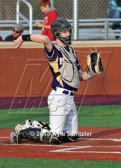 Thumbnail 2 in Mineral Wells vs Alvarado (Bowie Invitational) photogallery.