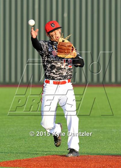 Thumbnail 3 in Mineral Wells vs Alvarado (Bowie Invitational) photogallery.