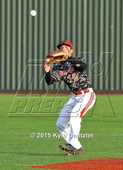 Thumbnail 3 in Mineral Wells vs Alvarado (Bowie Invitational) photogallery.