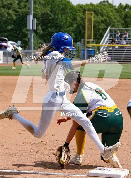 Thumbnail 3 in Blackhawk vs Hampton (WPIAL 4A Semifinal) photogallery.
