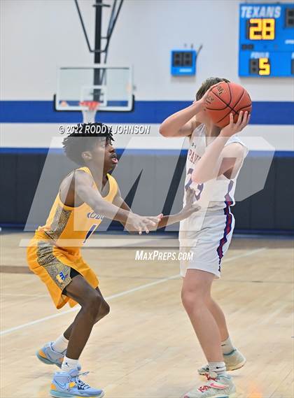 Thumbnail 3 in Fort Bend Elkins vs Midway (McDonald's Texas Invitational) photogallery.