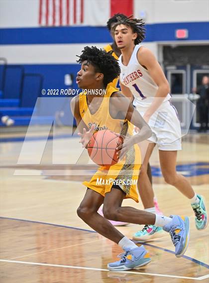 Thumbnail 3 in Fort Bend Elkins vs Midway (McDonald's Texas Invitational) photogallery.