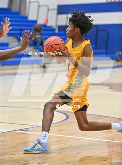 Thumbnail 1 in Fort Bend Elkins vs Midway (McDonald's Texas Invitational) photogallery.