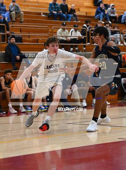 Thumbnail 3 in Carlsbad vs. Mater Dei Catholic (Torrey Pines Holiday Classic) photogallery.
