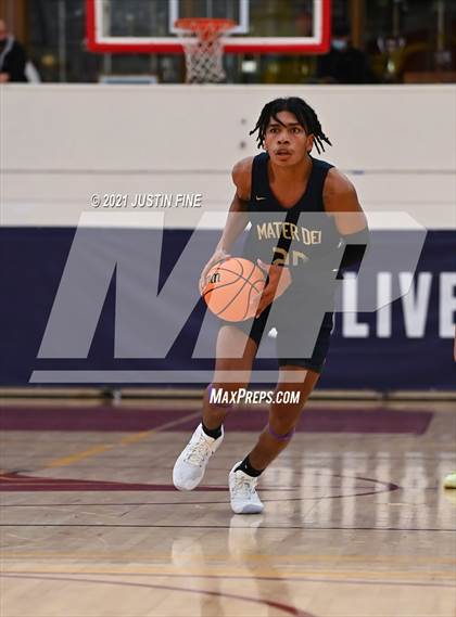 Thumbnail 2 in Carlsbad vs. Mater Dei Catholic (Torrey Pines Holiday Classic) photogallery.