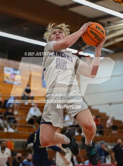 Thumbnail 3 in Carlsbad vs. Mater Dei Catholic (Torrey Pines Holiday Classic) photogallery.