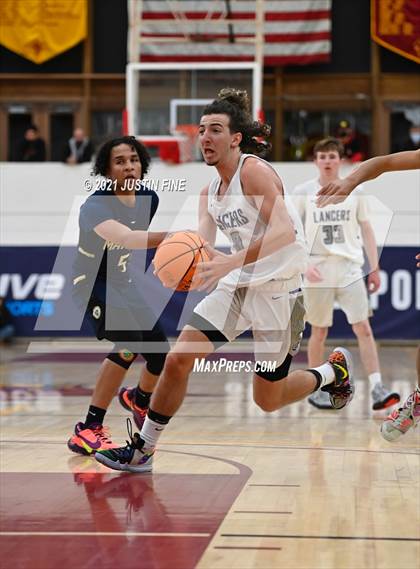 Thumbnail 1 in Carlsbad vs. Mater Dei Catholic (Torrey Pines Holiday Classic) photogallery.