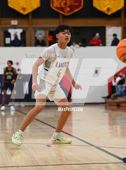 Thumbnail 2 in Carlsbad vs. Mater Dei Catholic (Torrey Pines Holiday Classic) photogallery.