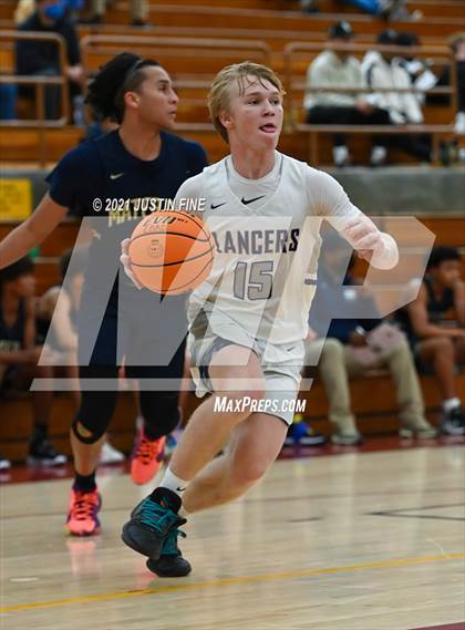 Thumbnail 2 in Carlsbad vs. Mater Dei Catholic (Torrey Pines Holiday Classic) photogallery.