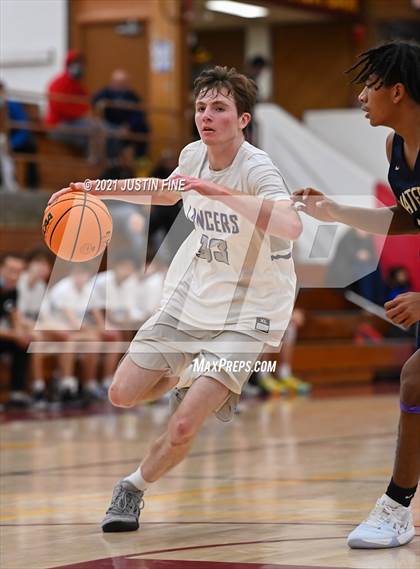 Thumbnail 2 in Carlsbad vs. Mater Dei Catholic (Torrey Pines Holiday Classic) photogallery.