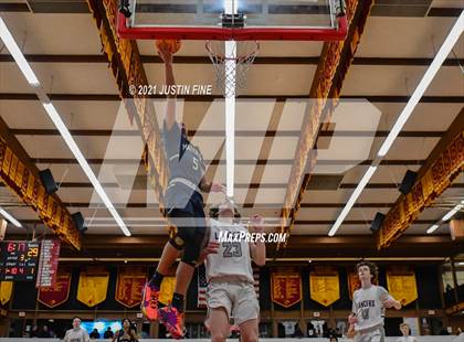 Thumbnail 3 in Carlsbad vs. Mater Dei Catholic (Torrey Pines Holiday Classic) photogallery.