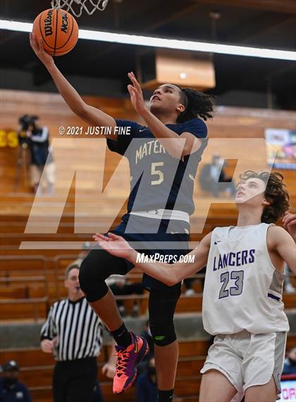 Thumbnail 3 in Carlsbad vs. Mater Dei Catholic (Torrey Pines Holiday Classic) photogallery.