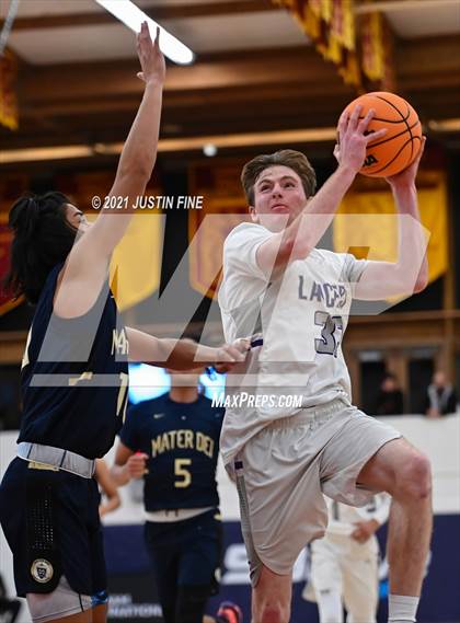 Thumbnail 2 in Carlsbad vs. Mater Dei Catholic (Torrey Pines Holiday Classic) photogallery.