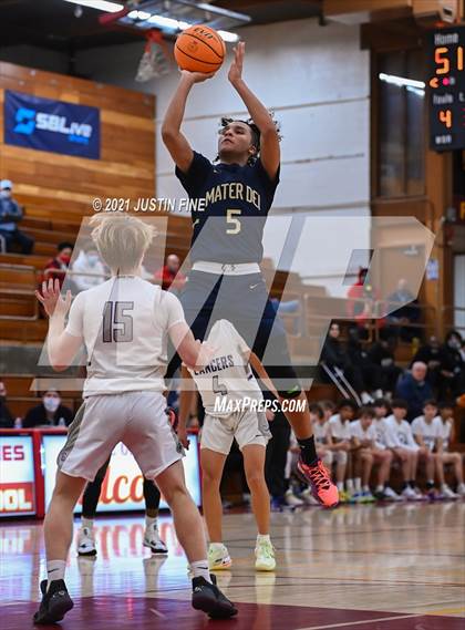 Thumbnail 3 in Carlsbad vs. Mater Dei Catholic (Torrey Pines Holiday Classic) photogallery.