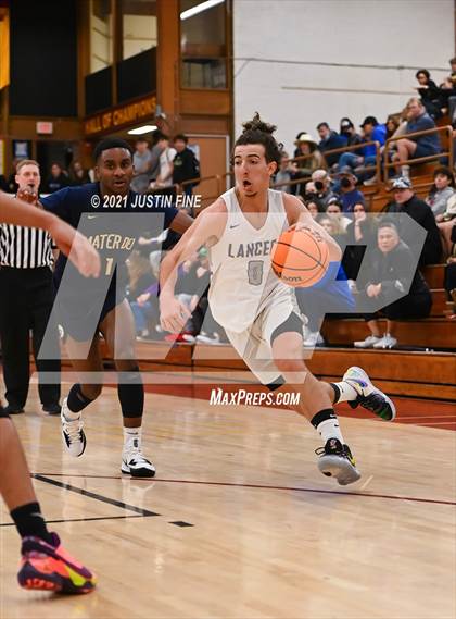 Thumbnail 1 in Carlsbad vs. Mater Dei Catholic (Torrey Pines Holiday Classic) photogallery.