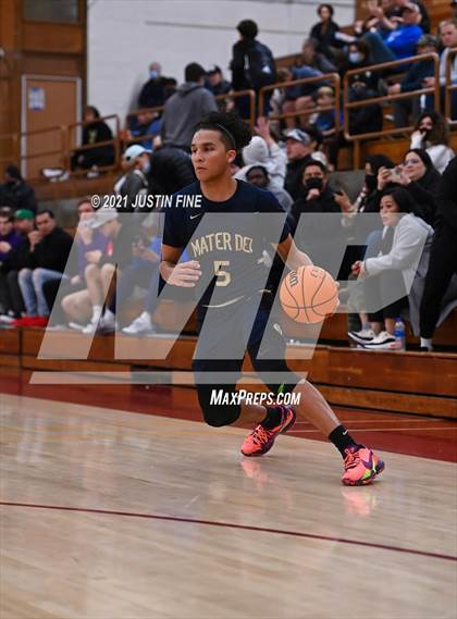 Thumbnail 3 in Carlsbad vs. Mater Dei Catholic (Torrey Pines Holiday Classic) photogallery.