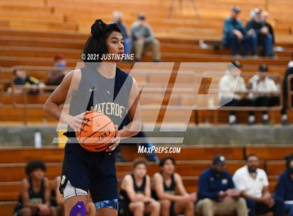 Thumbnail 3 in Carlsbad vs. Mater Dei Catholic (Torrey Pines Holiday Classic) photogallery.