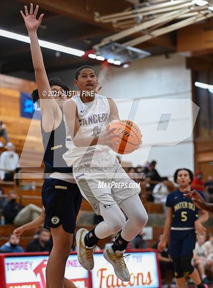 Thumbnail 2 in Carlsbad vs. Mater Dei Catholic (Torrey Pines Holiday Classic) photogallery.