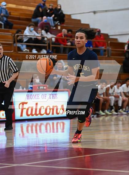 Thumbnail 1 in Carlsbad vs. Mater Dei Catholic (Torrey Pines Holiday Classic) photogallery.