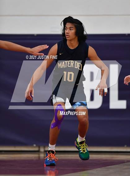 Thumbnail 2 in Carlsbad vs. Mater Dei Catholic (Torrey Pines Holiday Classic) photogallery.