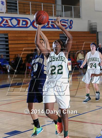 Thumbnail 2 in JV: South Hills vs West Ranch (San Gabriel Christmas Classic) photogallery.