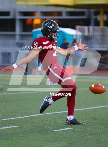 Thumbnail 3 in Oaks Christian vs Sierra Canyon photogallery.