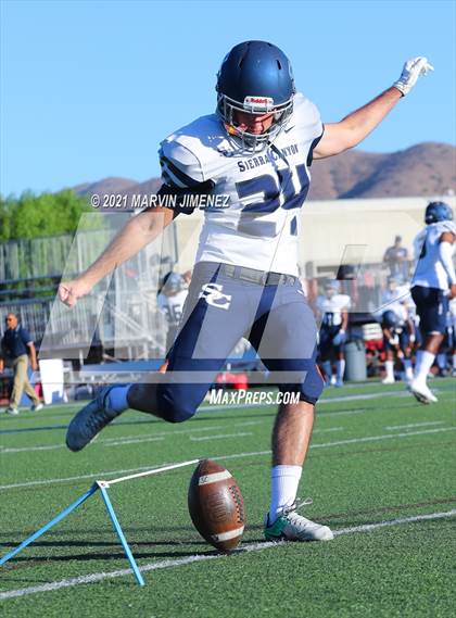 Thumbnail 3 in Oaks Christian vs Sierra Canyon photogallery.