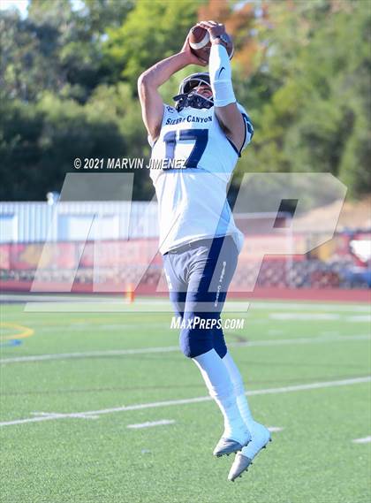 Thumbnail 3 in Oaks Christian vs Sierra Canyon photogallery.