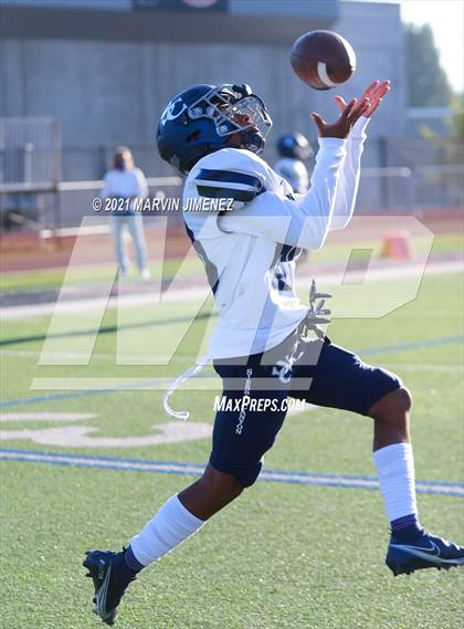 Thumbnail 1 in Oaks Christian vs Sierra Canyon photogallery.
