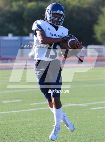 Thumbnail 2 in Oaks Christian vs Sierra Canyon photogallery.