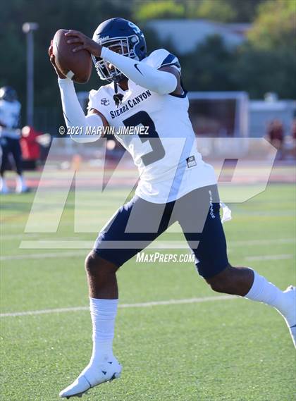Thumbnail 3 in Oaks Christian vs Sierra Canyon photogallery.