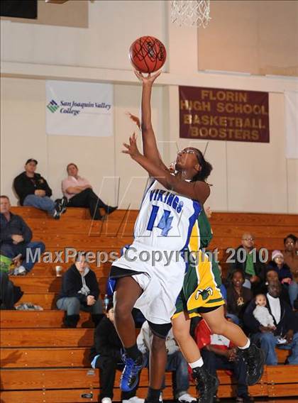 Thumbnail 3 in Westmoor vs. Valley (Jimmy V Classic) photogallery.