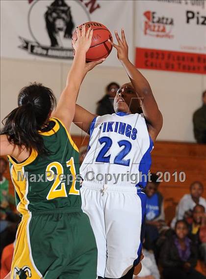 Thumbnail 2 in Westmoor vs. Valley (Jimmy V Classic) photogallery.