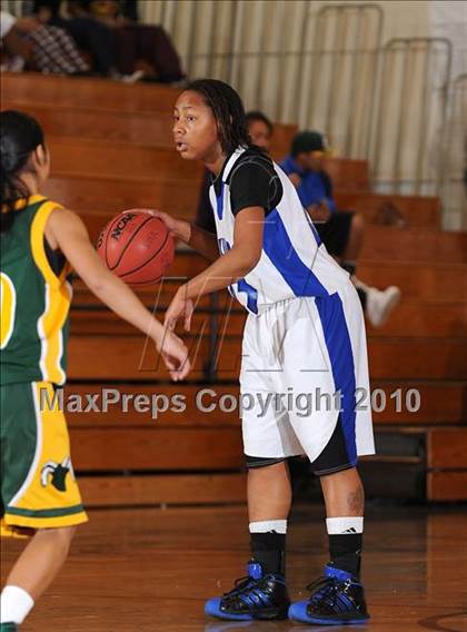 Thumbnail 3 in Westmoor vs. Valley (Jimmy V Classic) photogallery.
