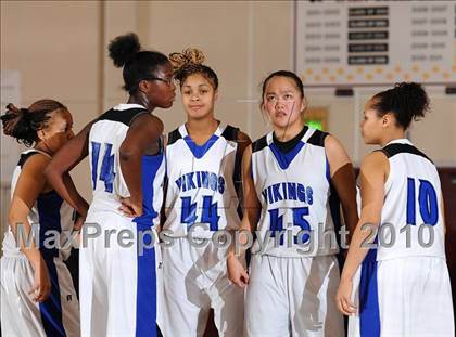 Thumbnail 3 in Westmoor vs. Valley (Jimmy V Classic) photogallery.