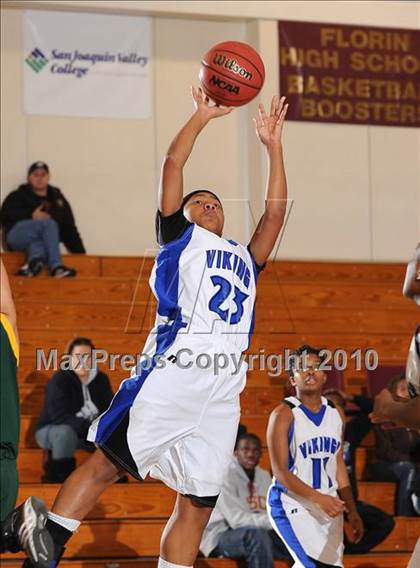 Thumbnail 3 in Westmoor vs. Valley (Jimmy V Classic) photogallery.