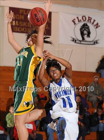 Thumbnail 1 in Westmoor vs. Valley (Jimmy V Classic) photogallery.