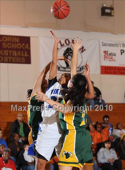 Thumbnail 3 in Westmoor vs. Valley (Jimmy V Classic) photogallery.