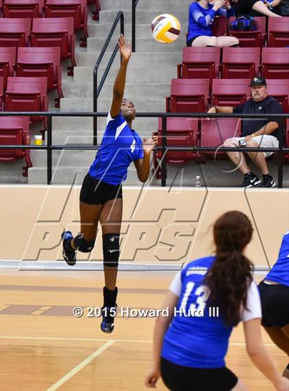 Thumbnail 3 in Grand Prairie vs Trimble Tech (EMS-ISD Tournament) photogallery.