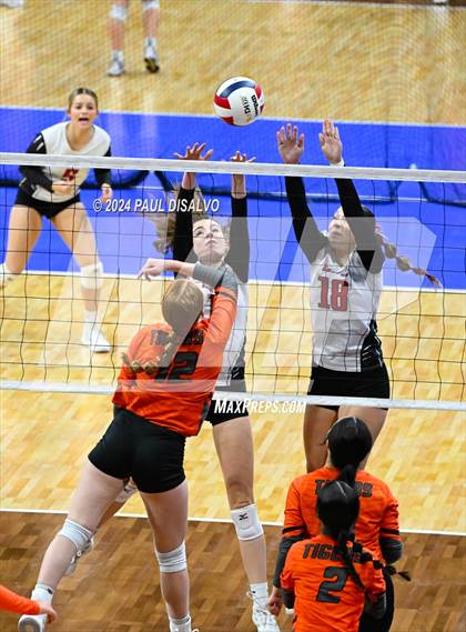 Thumbnail 2 in Del Norte vs. Haxtun (CHSAA 2A First Round) photogallery.