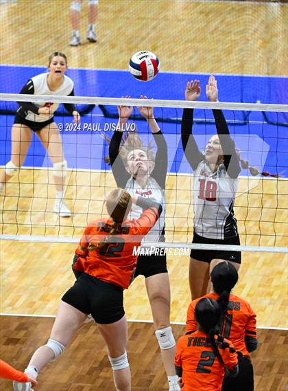Thumbnail 3 in Del Norte vs. Haxtun (CHSAA 2A First Round) photogallery.