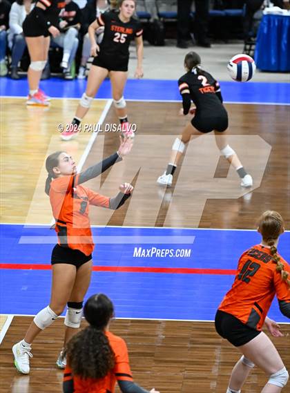 Thumbnail 3 in Del Norte vs. Haxtun (CHSAA 2A First Round) photogallery.