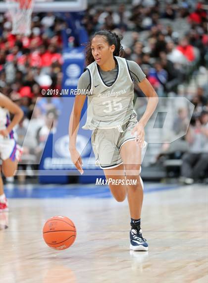 Thumbnail 3 in Duncanville vs. Sierra Canyon (Thanksgiving Hoopfest) photogallery.