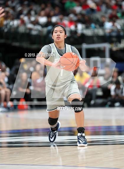 Thumbnail 2 in Duncanville vs. Sierra Canyon (Thanksgiving Hoopfest) photogallery.